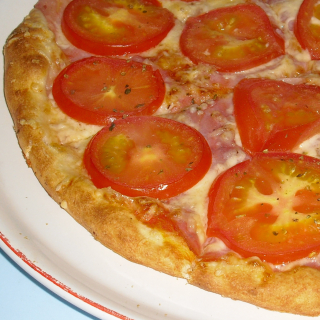 04. Pizza s rajčaty(tomaty, šunka, sýr, rajčata) 43 cm