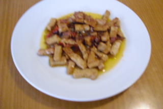 Ohnivá směs(masové nudličky,cibule,česnek,chilli papričky)