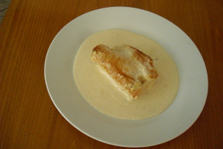 Krůtí prso plněné mozzarelou a parmskou šunkou(prso,mozz.,parm.šunka,smetana)