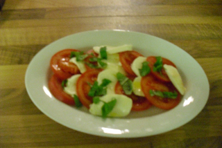 Rajčata s mozzarellou (bazalka,olivový olej)