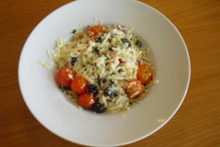Špagety se sardelemi(parmazán,sardele,kapary,olivy,cherry rajč.,chilli papr.)