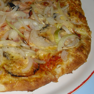Americká 08. Pizza s anglickou slaninou(tomaty,angl. slanina,žampiony,cibule,sýr) 30 cm