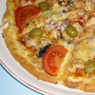 Americká 29. Pizza s mořskými plody (tomaty,mořské plody, rajčata,žampióny,olivy,sýr) 30 cm