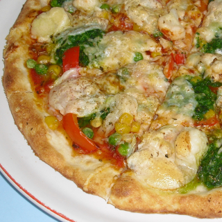 18. Pizza zahradnická(tom.,špenát,kukuř.,hrách,papr,květák,mozzarella,sýr)22cm