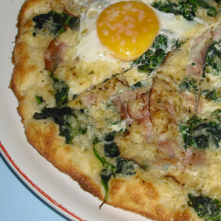34. Pizza špenátová s vejcem(špenát,angl.slanina,vejce,sýr) 22 cm